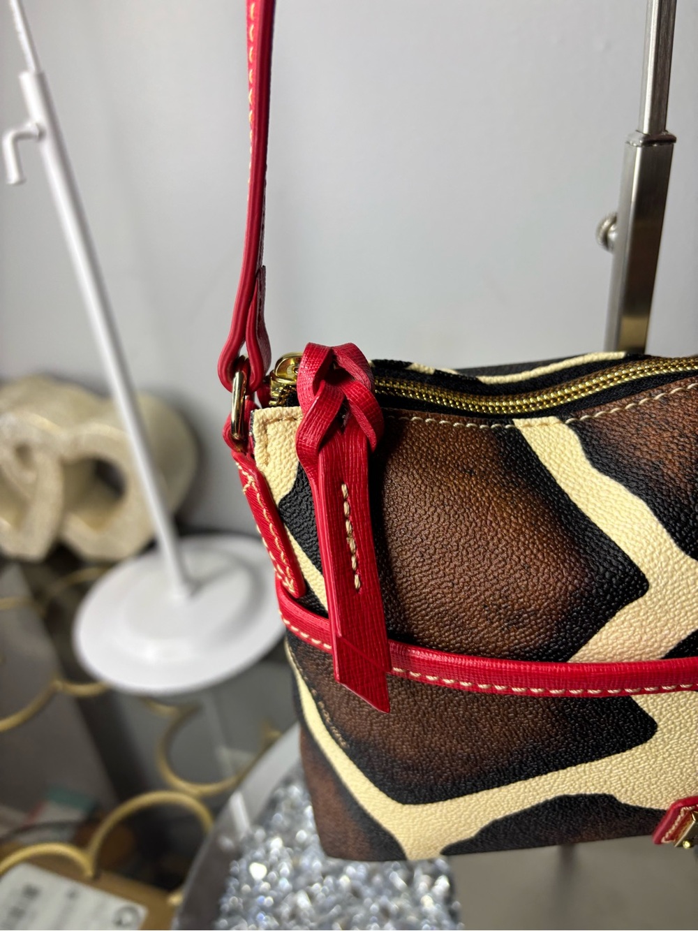 Dooney & Bourke Giraffe Print Crossbody EUC - Picture 9 of 17